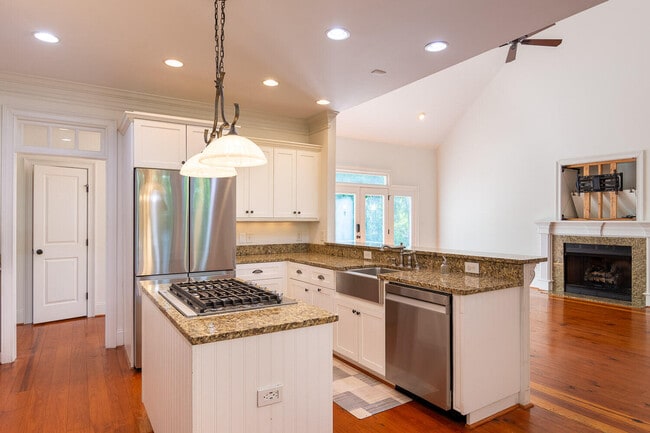 Building Photo - 202 Lagoon Dr