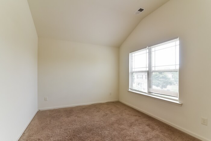 Building Photo - 1479 Wilford Dr NE