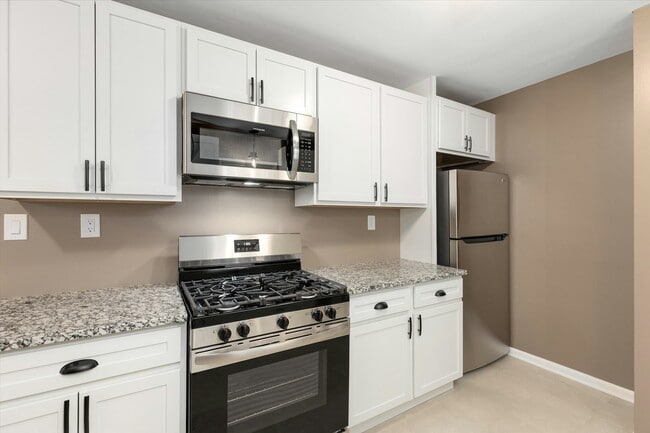 Building Photo - 416 N Kenwood Ave