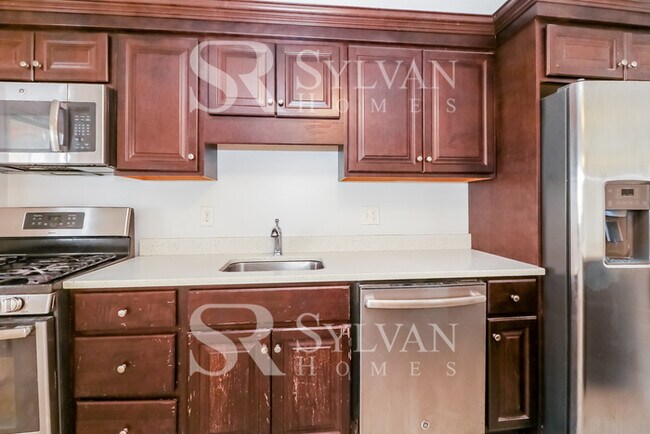 Building Photo - Prepare to fall in love with this 3 bedroo...