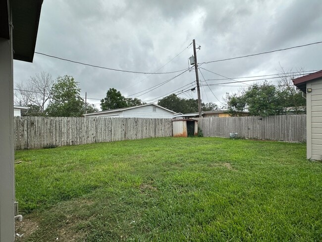 Building Photo - Ready for move in