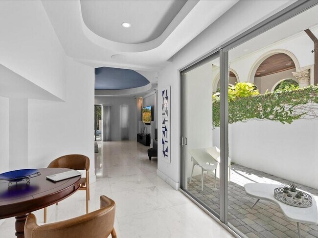 Building Photo - 3917 S Le Jeune Rd