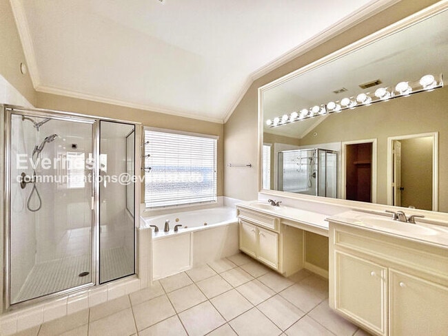 Building Photo - 2244 La Branch St