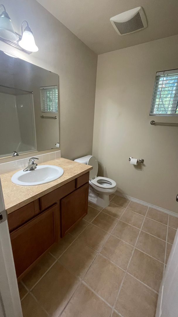 Building Photo - 2 Story Home in Clearwood Community