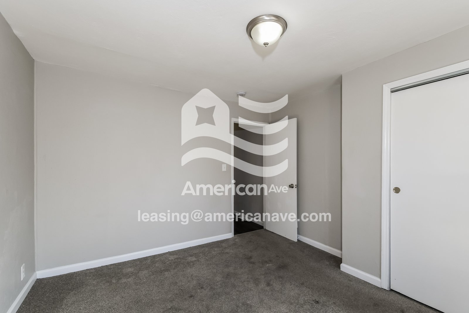 Building Photo - 3402 Longview Dr