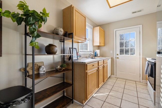 Building Photo - 707 Bagwell Ct