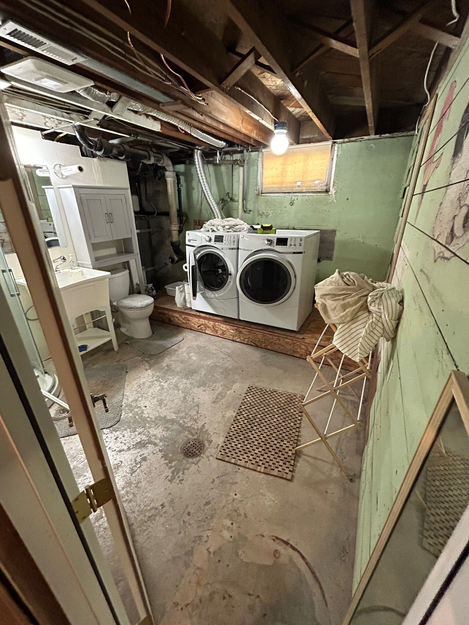 Laundry - 430 Jason Ave N