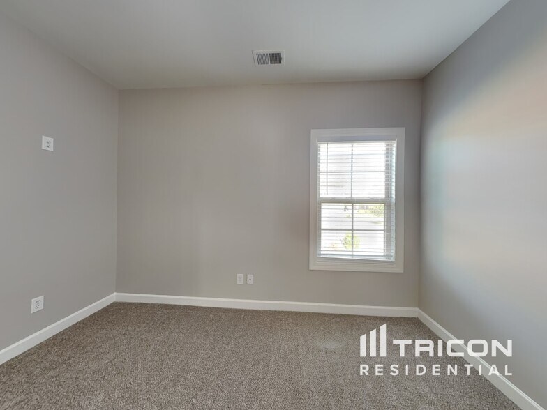 Building Photo - 172 Churchland Dr