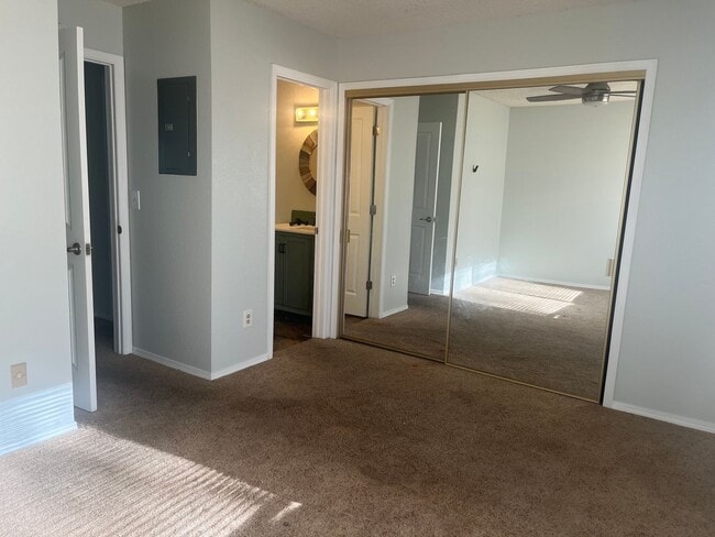 Building Photo - Conveniently Located & Move In Ready 2 Bed...