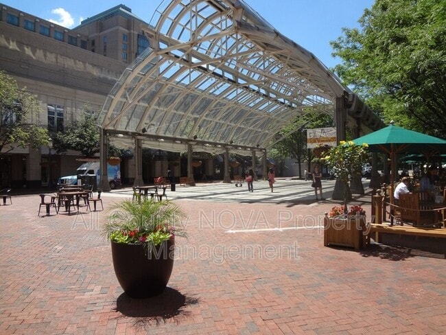 Building Photo - 11776 Stratford House Pl