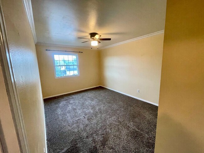 Building Photo - Charming 3-Bed Home Near CSU with Spacious...