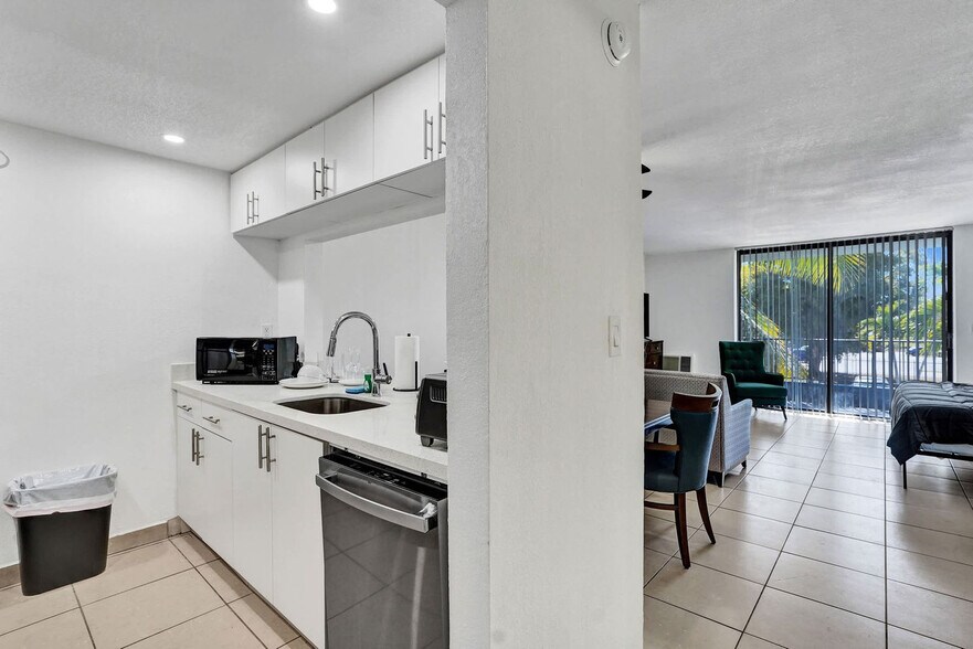 Building Photo - 777 NW 155th Ln