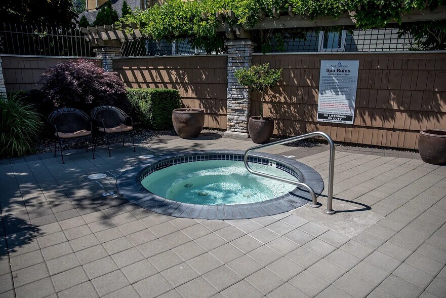 Hot Tub - 1802 SE Cutter Ln