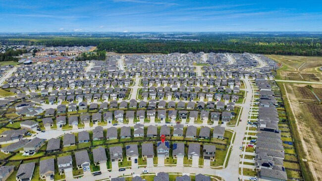 Building Photo - 5443 Pinetree Cres Ln