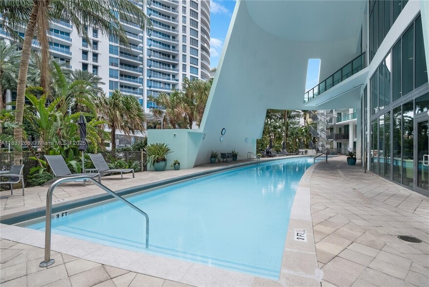 Building Photo - 6000 Collins Ave