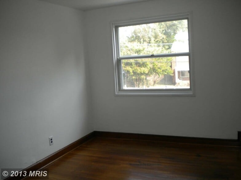 3rd bedroom - Large sized (can fit queen with other furniture) - 3967 Ames St NE