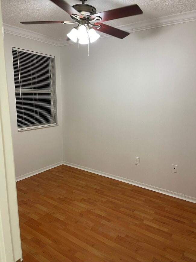 Building Photo - 9191 Fontainebleau Blvd