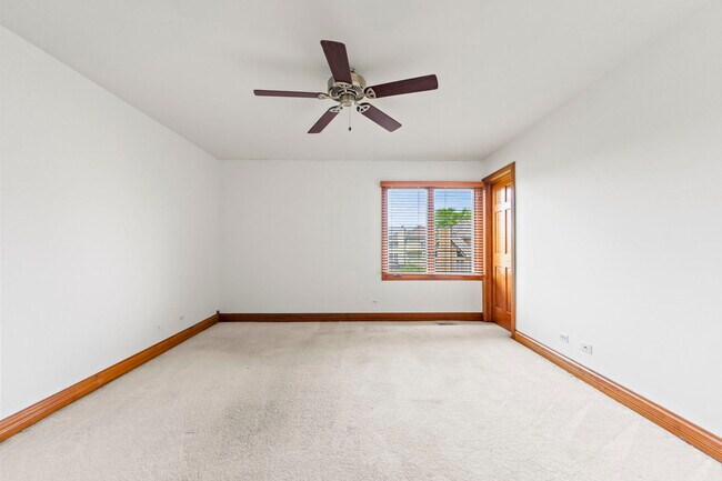 Building Photo - 552 Waters Edge Dr