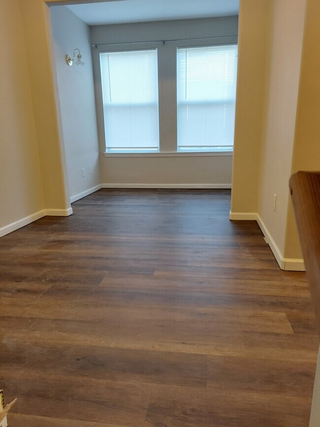 Building Photo - 2006 Rashid Ct