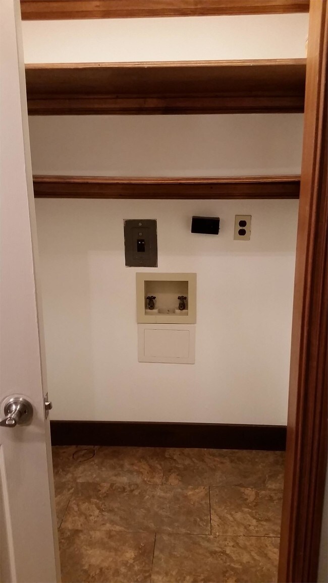 Building Photo - 4800 Kuebler Rd