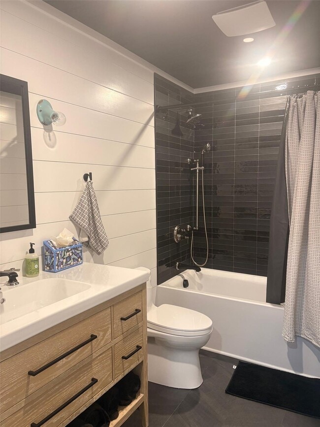 Building Photo - 61 Brookside