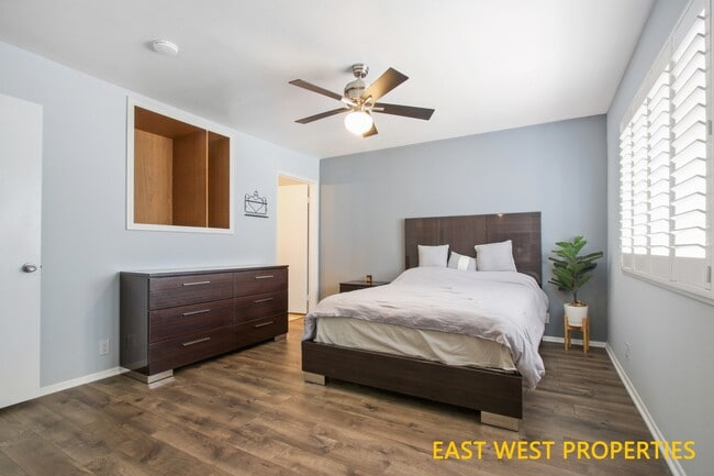 Building Photo - 1430 S Point View St