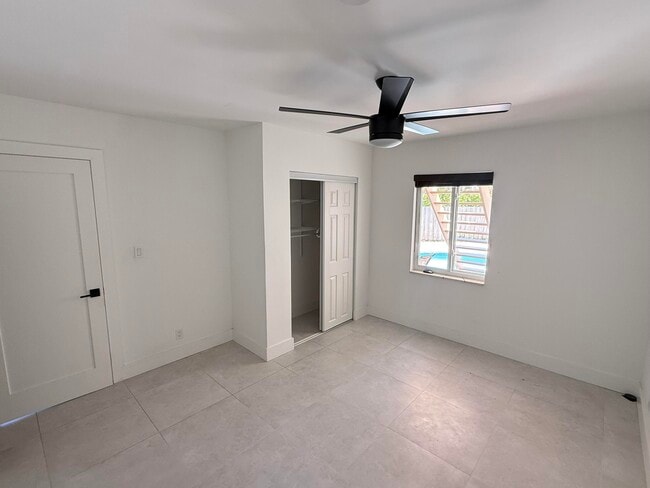 Building Photo - 5814 SE Orange Blossom Trail