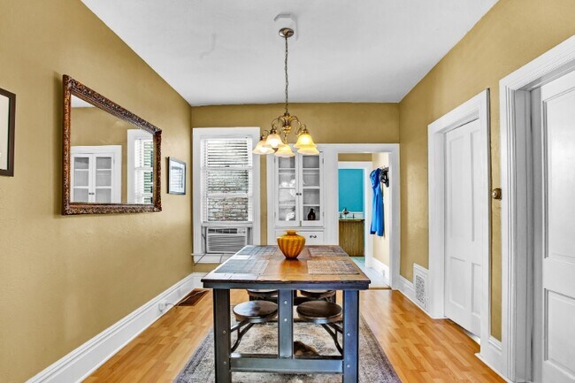 Building Photo - 1015 E 10th Ave