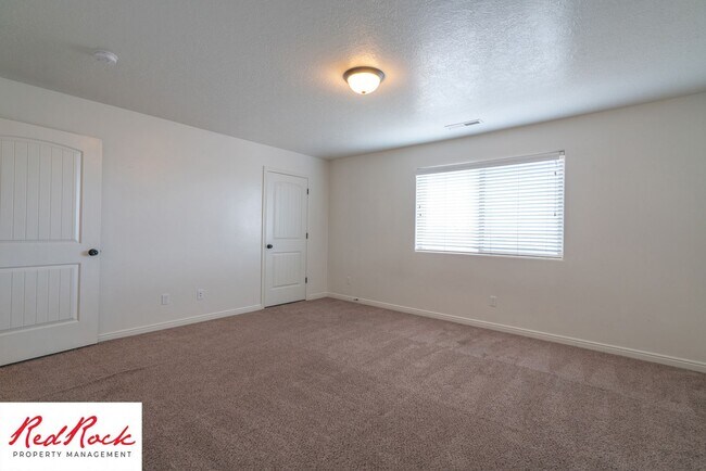 Building Photo - 2801 E 450 N