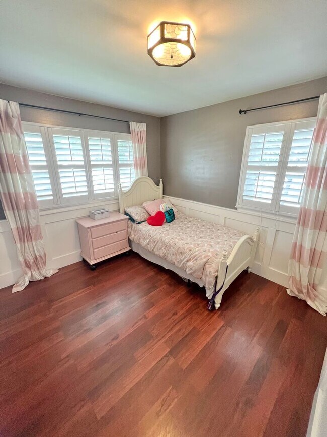 Building Photo - Spacious Remodeled Home Near El Dorado Park