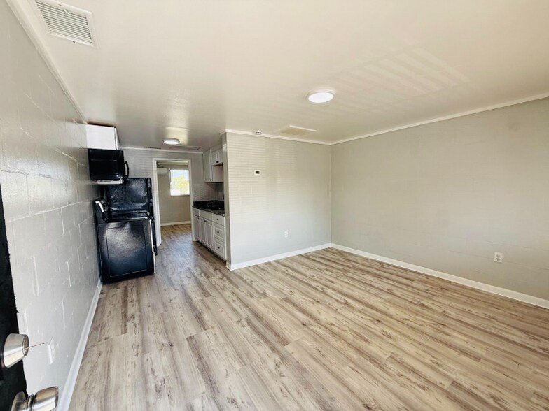 Building Photo - 314 7th Ave NE