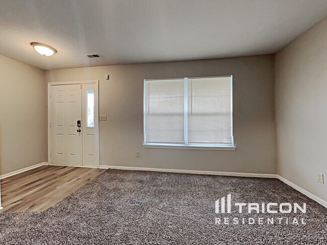 Building Photo - 619 Sweet Creek Dr