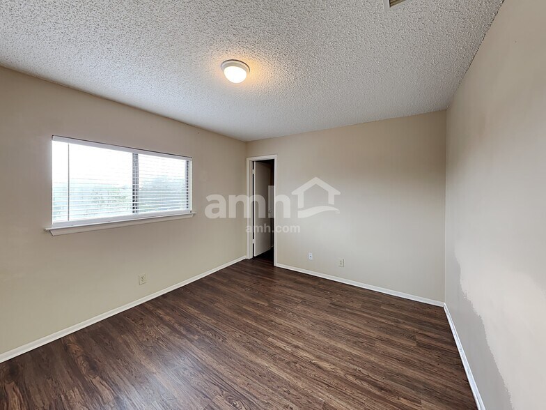 Building Photo - 6678 Snow Meadow Dr