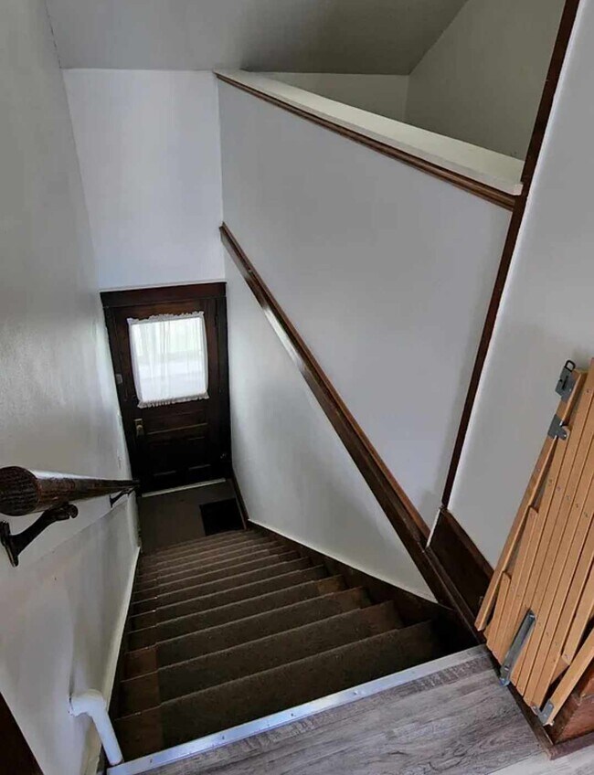 Upper entry way - 7114 27th Ave