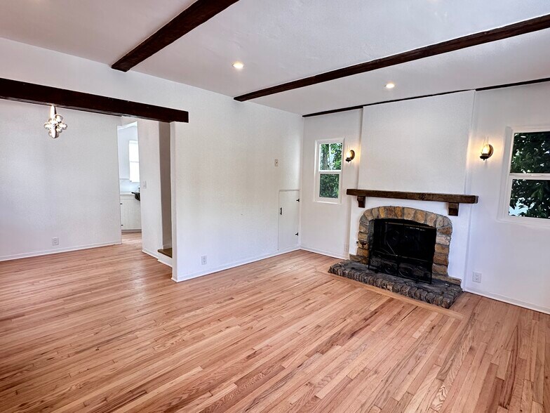 Primary Photo - 2108 S Beverly Glen Blvd
