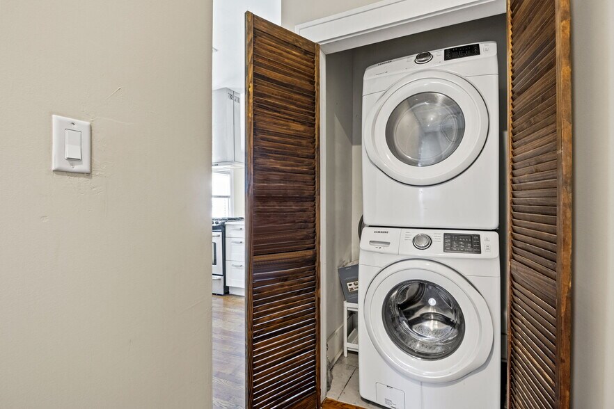 Building Photo - 1334 N Laura St