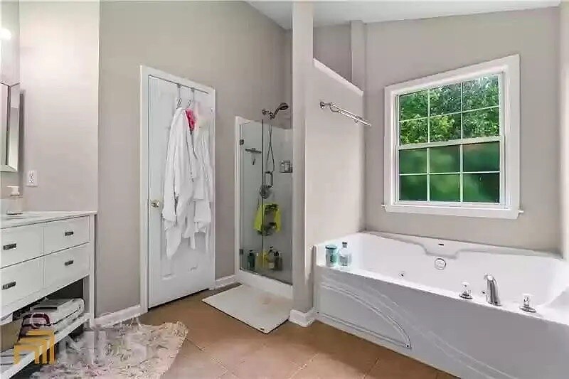 Building Photo - Room in House on Weller Tr NE