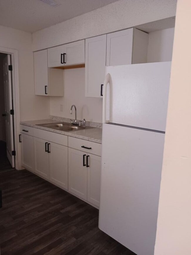 Building Photo - 3 Bed Townhome in N Chas!