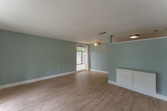 Building Photo - Cozy 3BD/2BA Brick Home in Vibrant Northea...