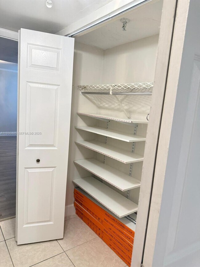 Building Photo - 671 NE 195th St