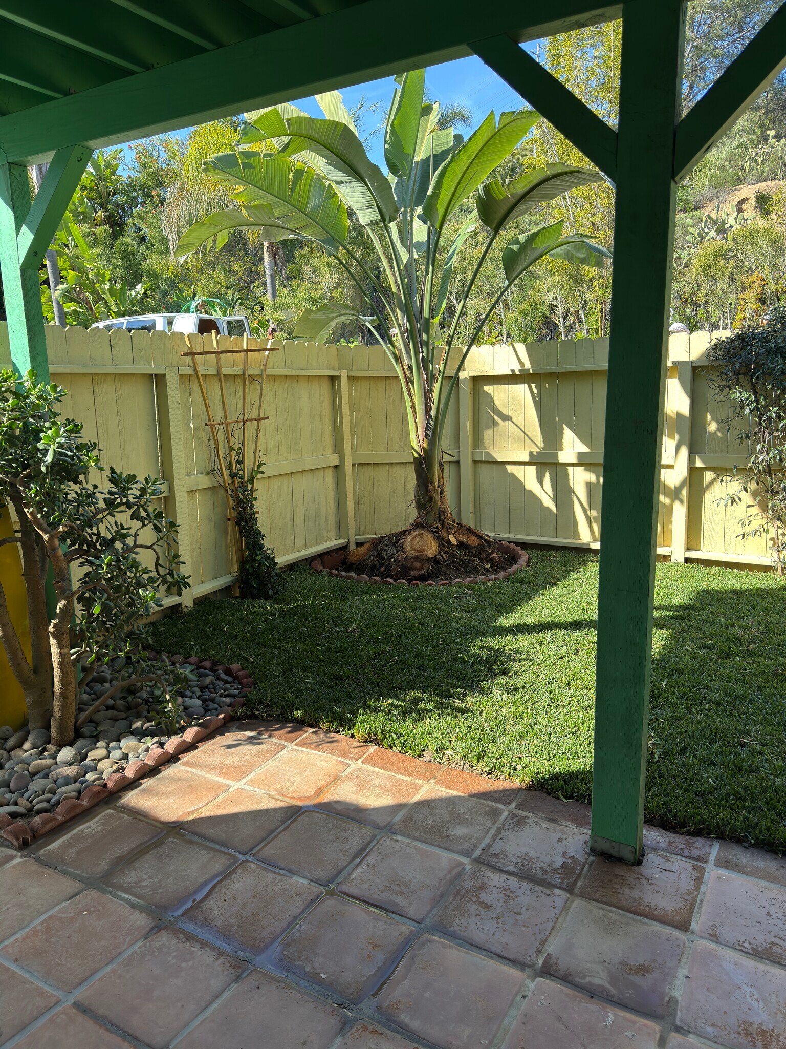 Building Photo - 568 Lomas Santa Fe Dr