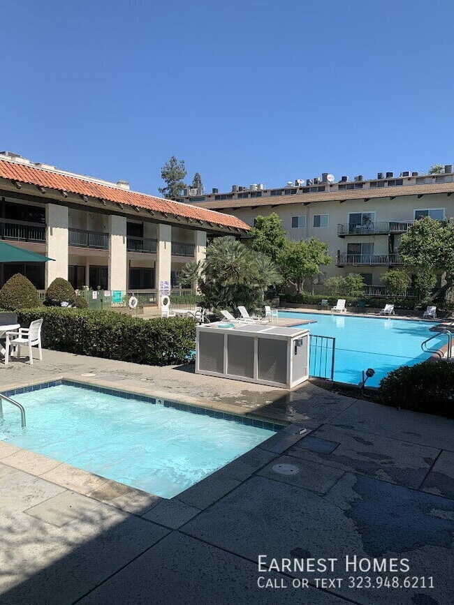 Building Photo - 5460 White Oak Ave