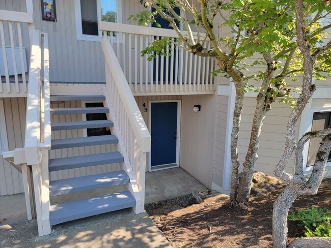 Building Photo - ALL NEW Poulsbo Waterfront Condo, all util...