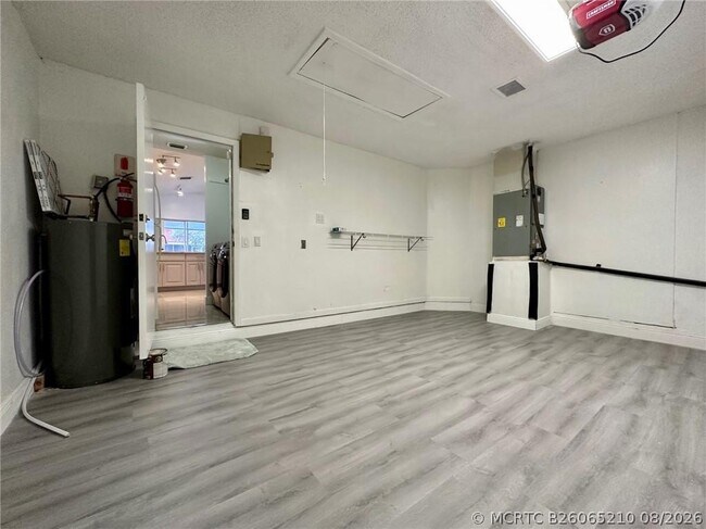 Building Photo - 2710 Bogota Ave