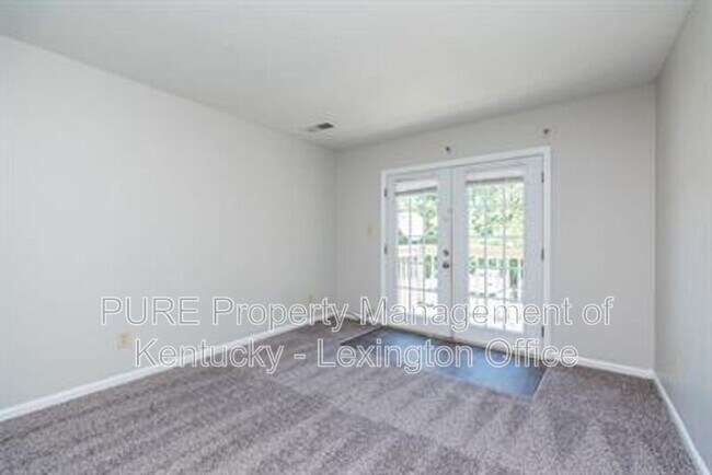 Building Photo - 3736 Camelot Dr