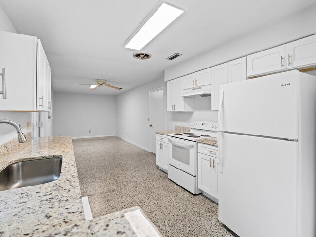 Building Photo - 905 Lisa Dr