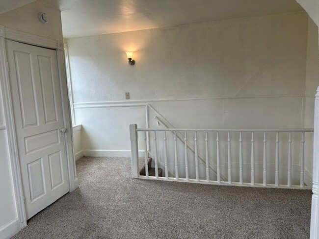 Building Photo - 2nd Floor 2 Story 2 Bedroom 1 Bathroom Apa...