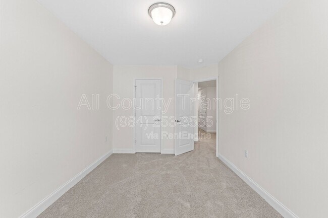 Building Photo - 1176 Channel Drop Dr