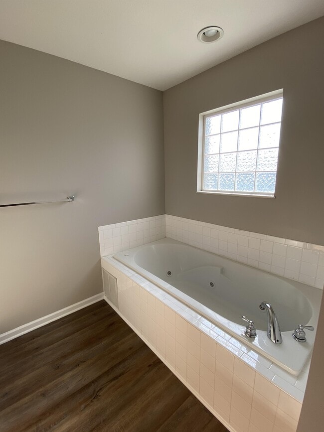 Building Photo - 2517 Tyvola Ct