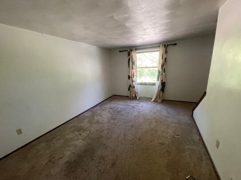 Building Photo - 155 Garfield Way